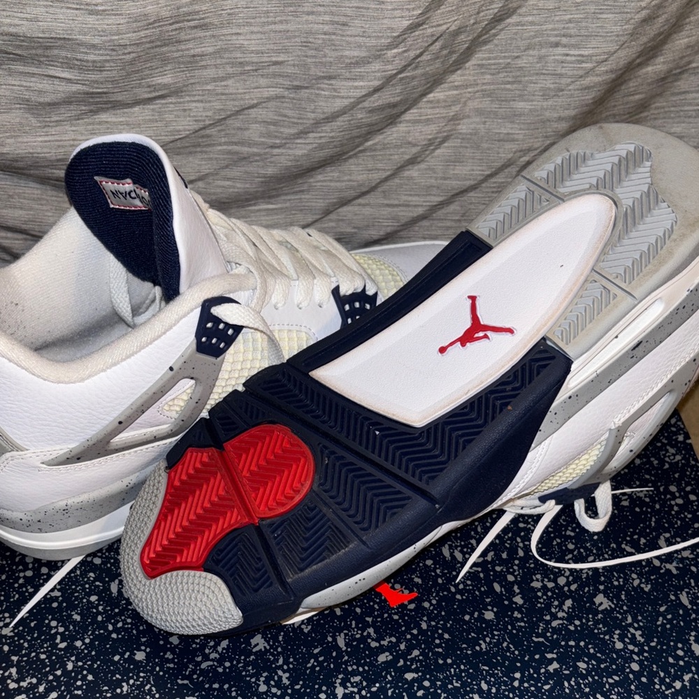 Air Jordan 4 Retro White and Navy Sneakers - Picture 4 of 6